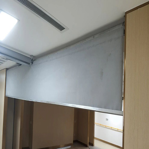 電動擋煙垂壁尺寸及控制箱(圖1) 電動擋煙垂壁安裝展示.jpg
