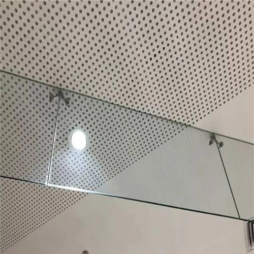 哪種情況需要安裝擋煙垂壁(圖1) 玻璃垂壁擋煙.jpg