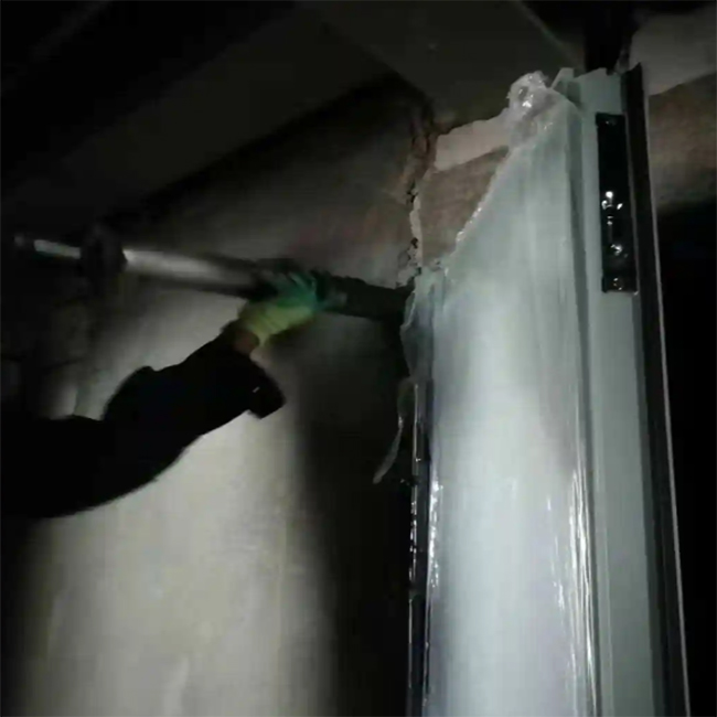 防火門常見灌漿材料水泥砂漿(圖1) 鋼質防火門灌漿.jpg